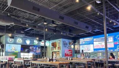 Little Woodrow’s sports bar taps into Frisco with TVs galore