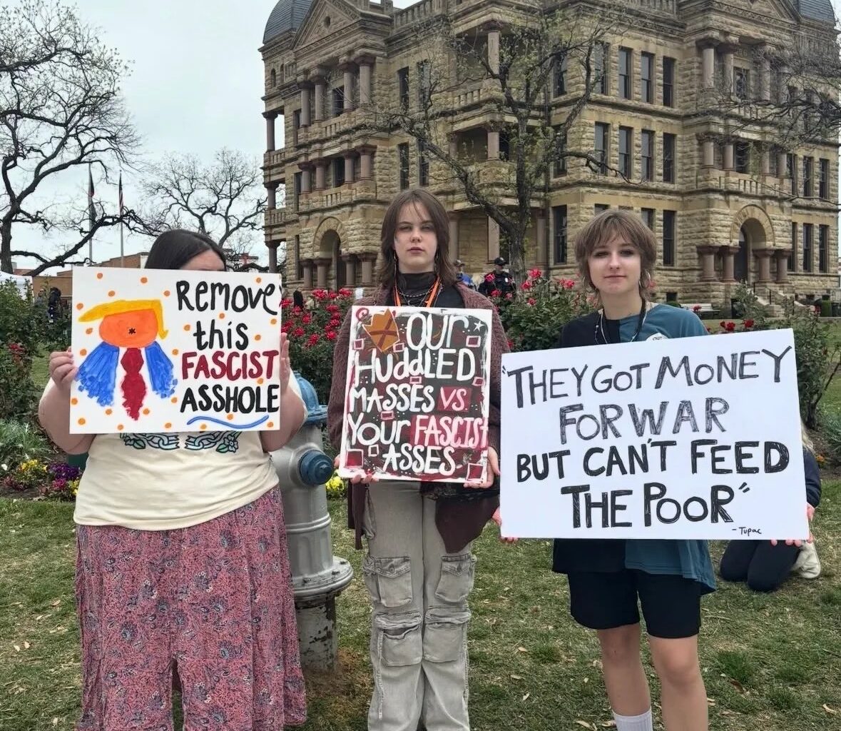 Denton NO Kings protesters with signs