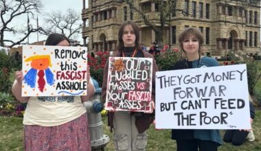 Denton NO Kings protesters with signs