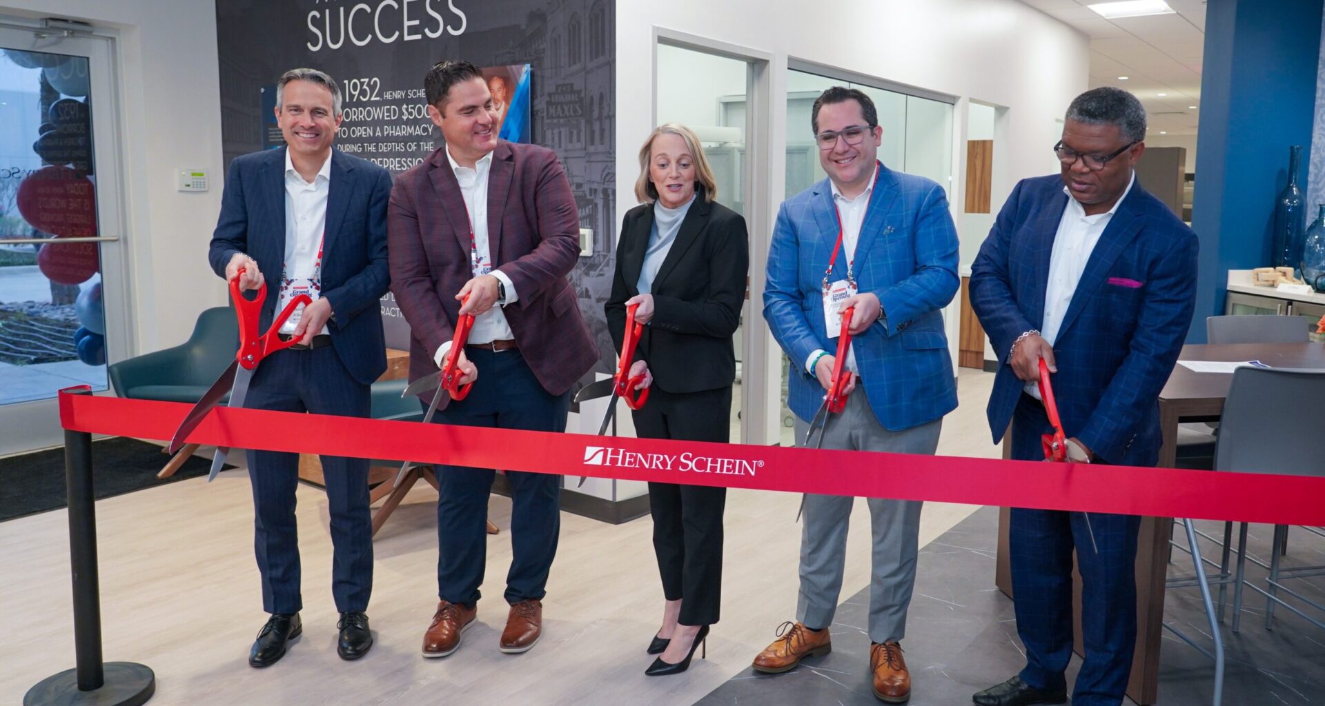 HENRY SCHEIN UNVEILS NEW DALLAS DISCOVERY CENTER