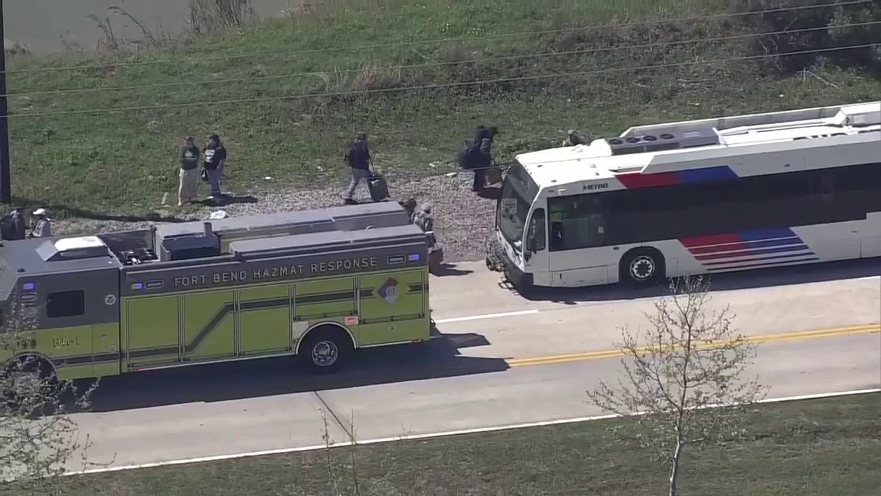 RAW: Amtrak train, 18-wheeler involved in Missouri City, Texas crash