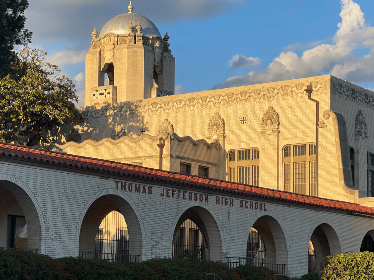 Parents swarm San Antonio’s Jefferson High School after false report of active shooter