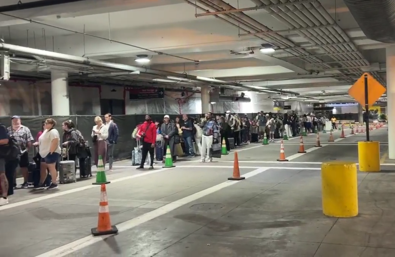 Hobby Airport TSA wait time: Monday updates, how long are the lines