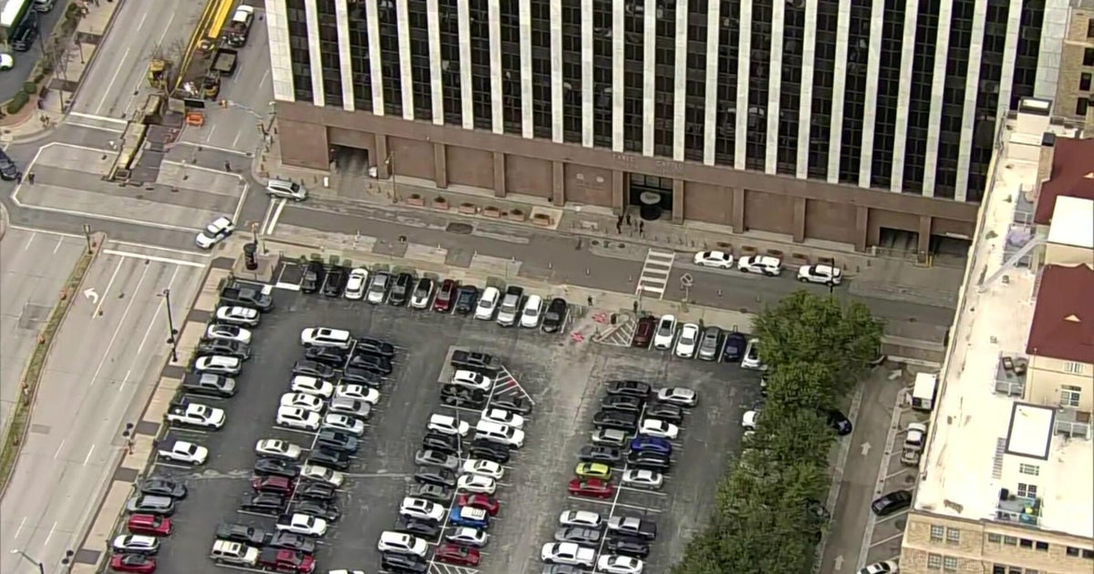 No threat after suspicious package reported near Earle Cabell Federal Building in Downtown, DPD says