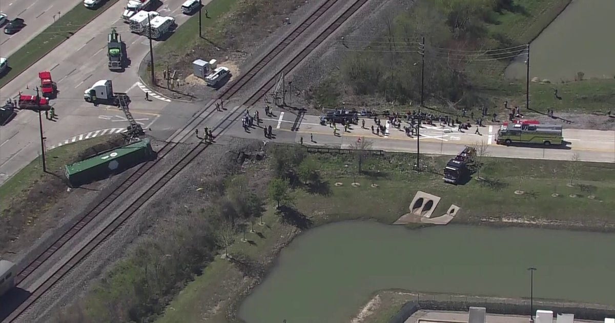 Missouri City crash involving Amtrak train, 18-wheeler