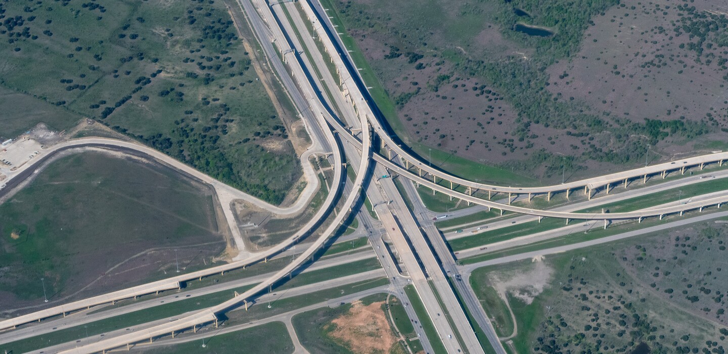 Texas Toll Road Will Be Test Ground for Autonomous Big Rigs