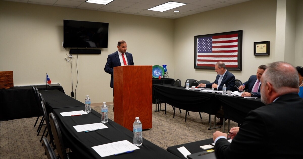 Corpus Christi leaders weigh in on Sinton concerns at solo water meeting