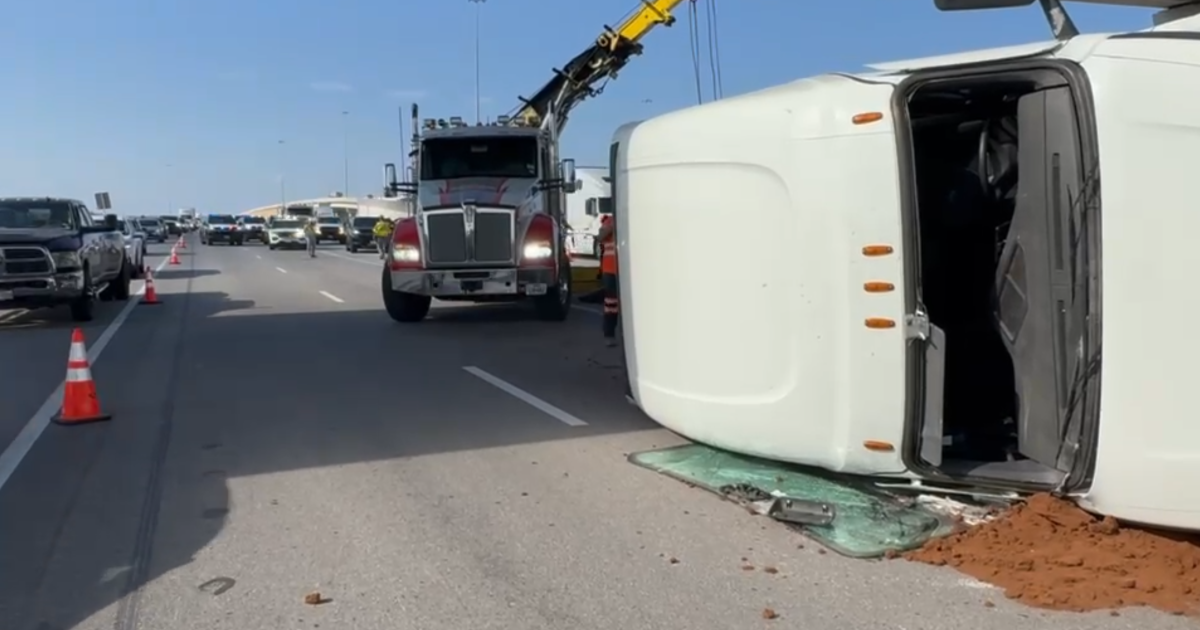 18-wheeler rollover shuts down southbound I-37 and US 77 traffic