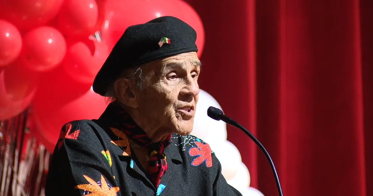 Actor Pepe Serna pays visit to West Oso Junior High School