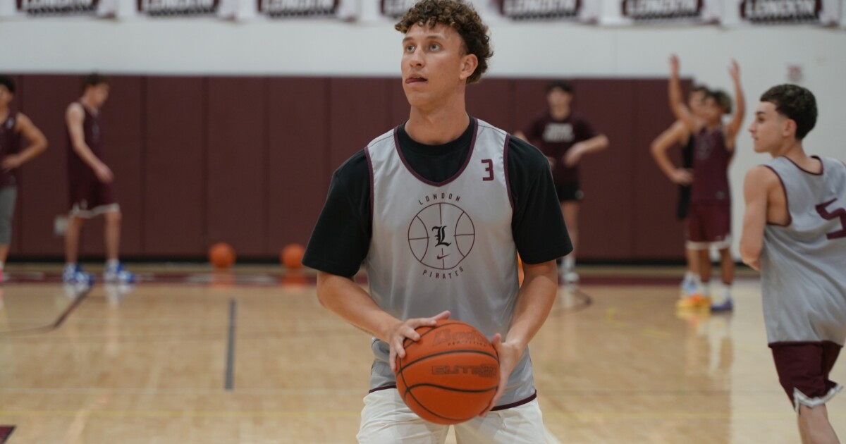 London boys basketball punch ticket to first UIL State Semifinal