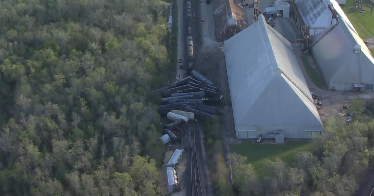 Train derailment in Rosenberg, Texas, blocks crossings