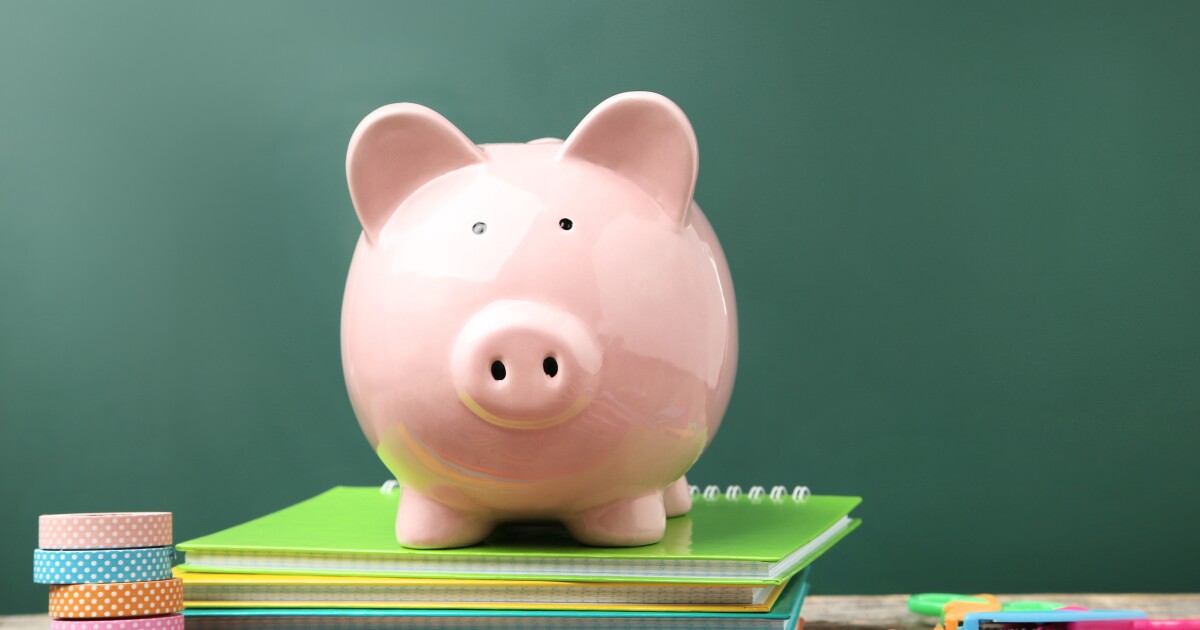 Thousands of North Texas families have applied for school vouchers ahead of deadline