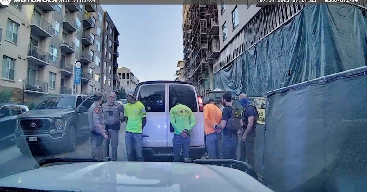 15 minutes from start to finish: How traffic stops turn into ICE busts in Austin