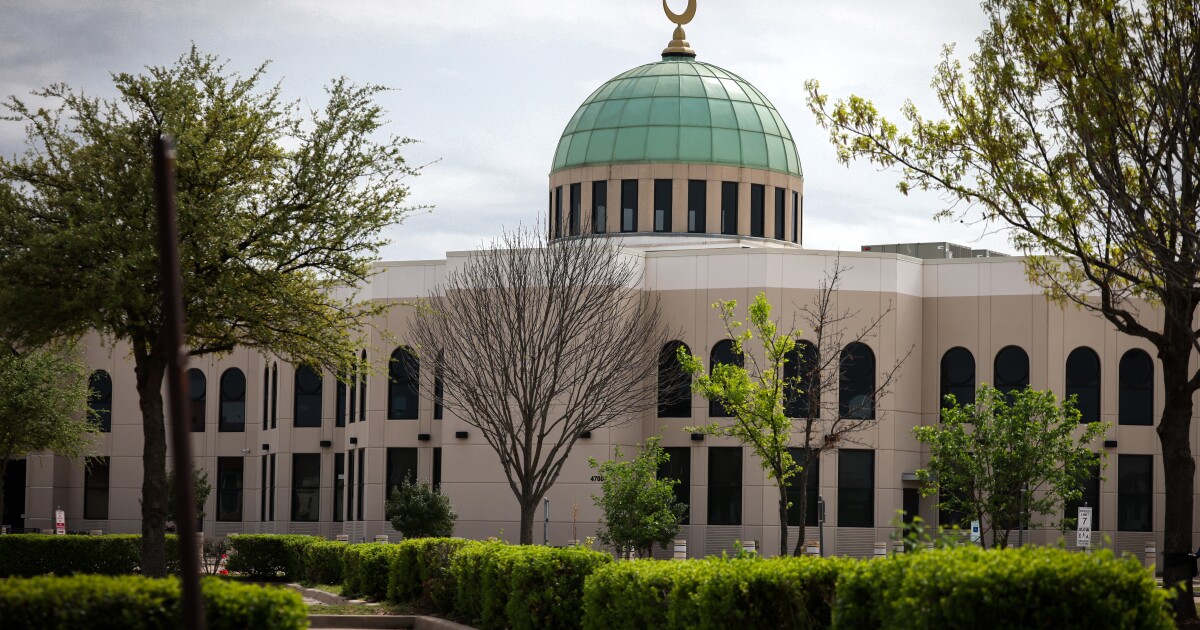 Top Texas Republicans are campaigning against a Plano mosque. Here’s what some voters think