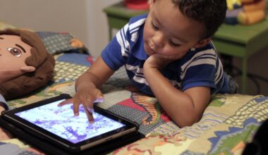 Lots of screentime can stunt kids' vocabularies and change the words they learn, SMU study finds
