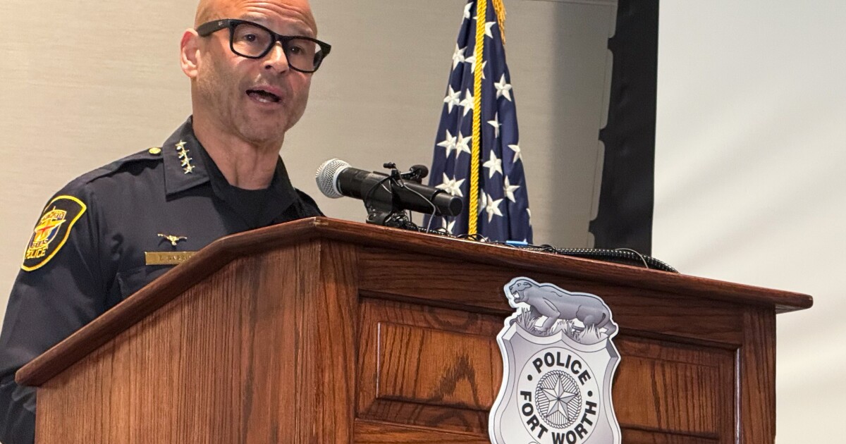 Video shows Fort Worth man shot by police after cutting own neck with a bottle, charging at officer