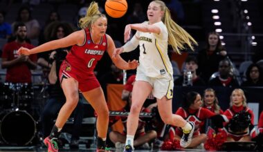 Texas and Michigan meeting for spot in women's Final Four