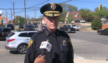 Handcuffed suspect shoots himself in back of San Antonio patrol car