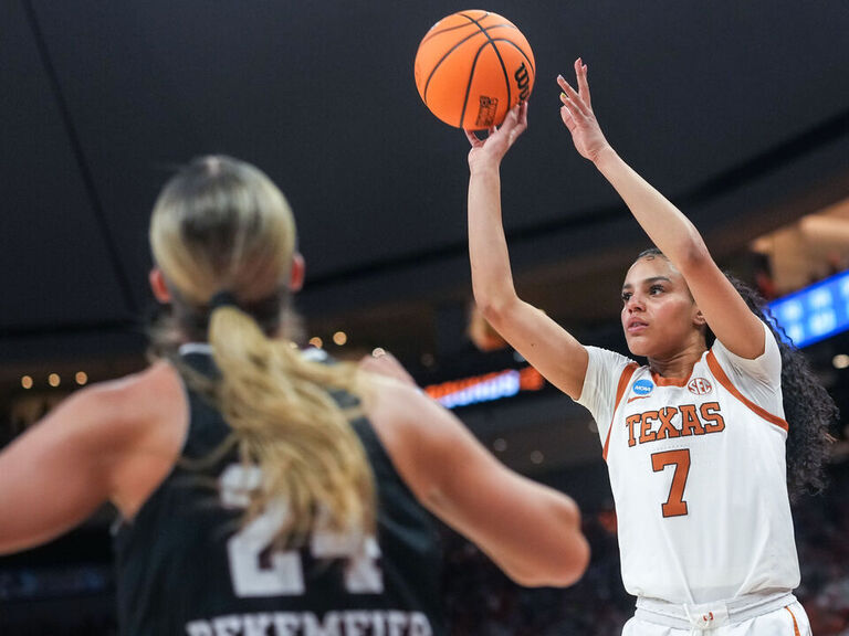 Lee's 19 points pace No. 1 Texas in rout of Missouri State