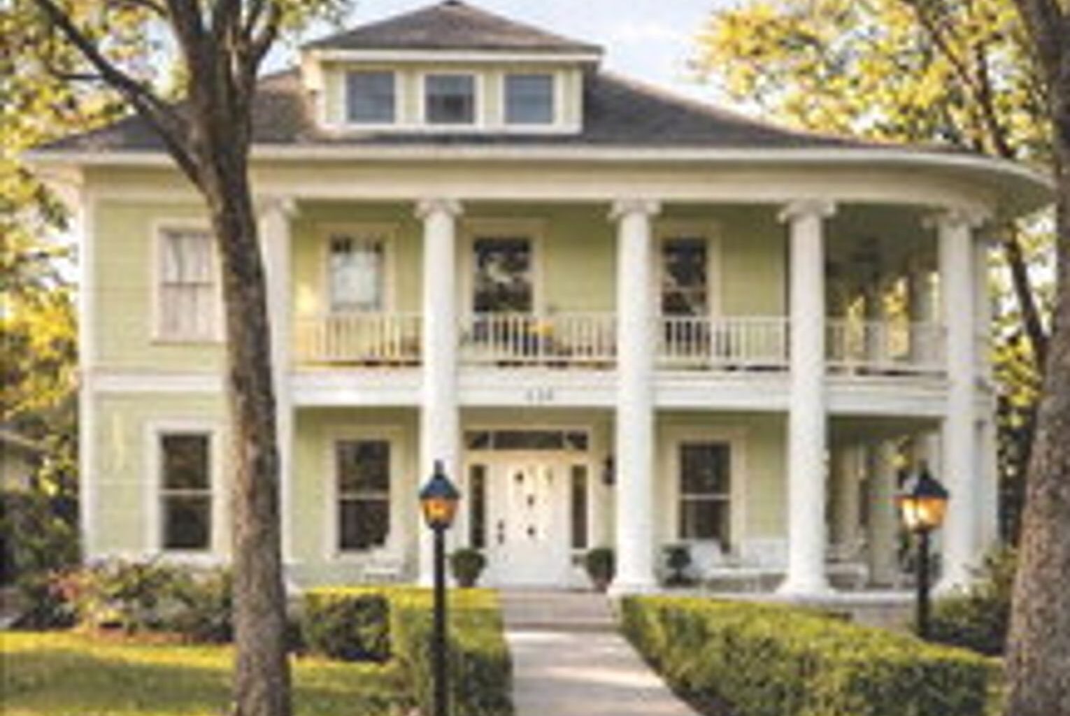 ‘An eclectic explosion of space and light’: 802 San Antonio St.