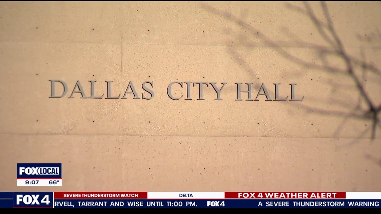 Dallas City Council weighs vote on leaving City Hall