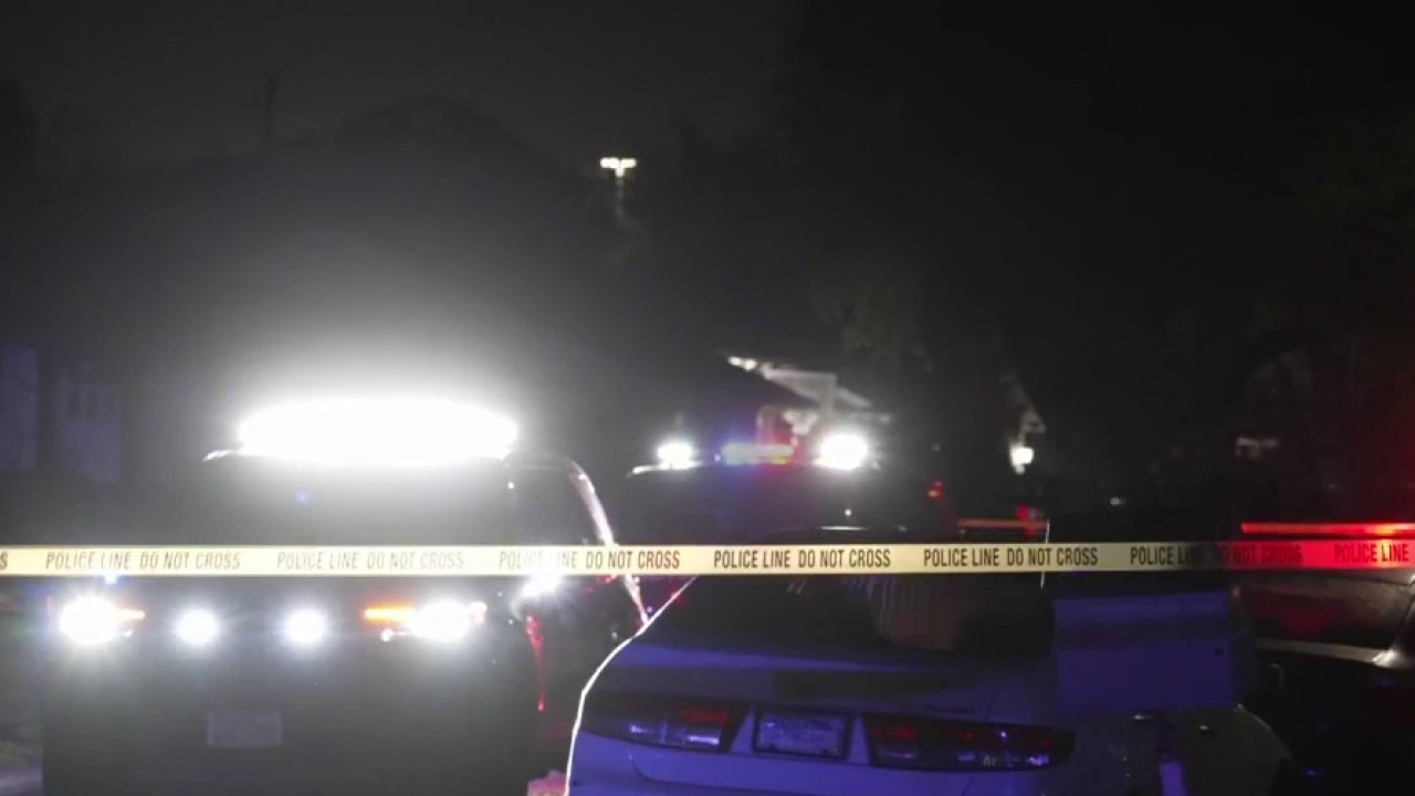 Bleeding man shot after kicking in Houston homeowner's door: police