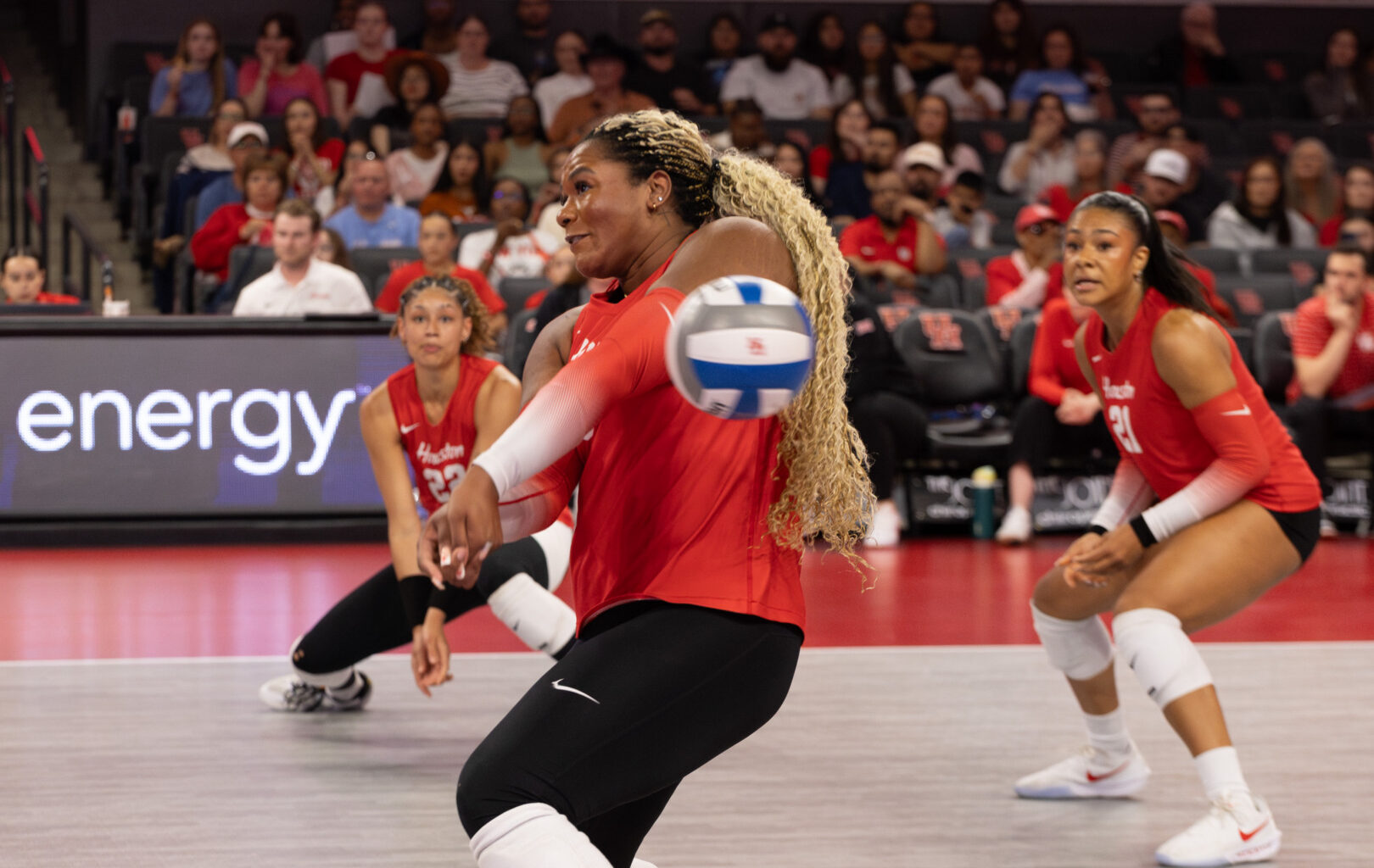 Houston volleyball defeated by Texas Longhorns service pressure in spring match 4-1
