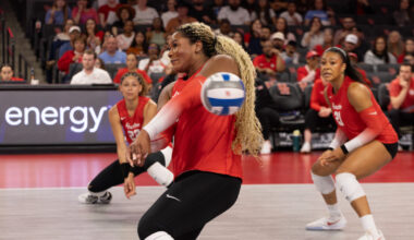 Houston volleyball defeated by Texas Longhorns service pressure in spring match 4-1