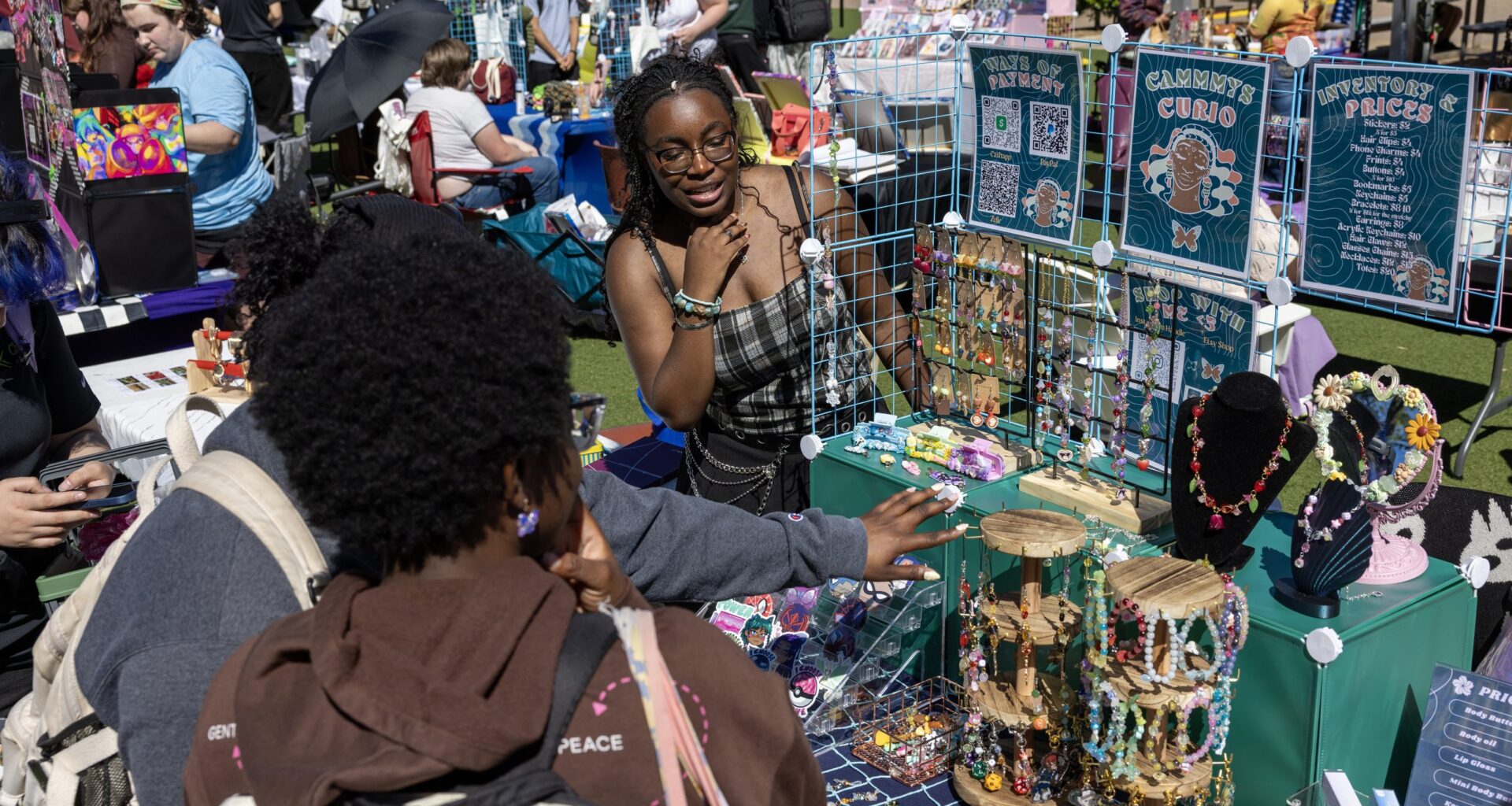 UTA students practice their entrepreneurial skills at MavMarket