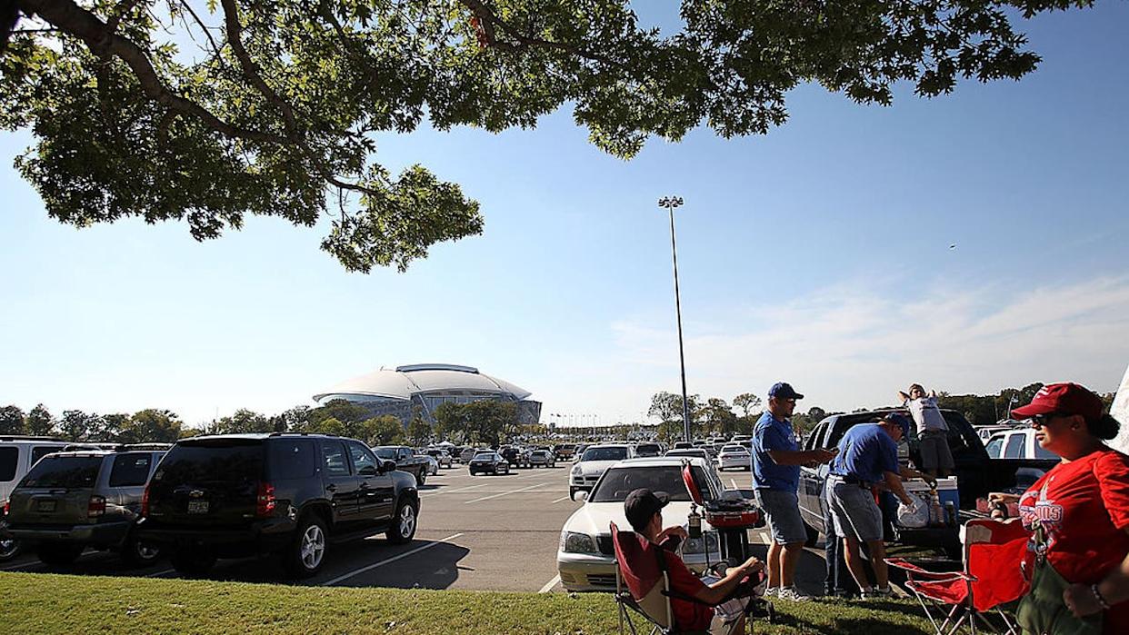 <div>ARLINGTON, TX - OCTOBER 10: Fans tailgate during a game between the Tennessee Titans and the Dallas Cowboys at Cowboys Stadium on October 10, 2010 in Arlington, Texas. (Photo by Ronald Martinez/Getty Images)</div>
