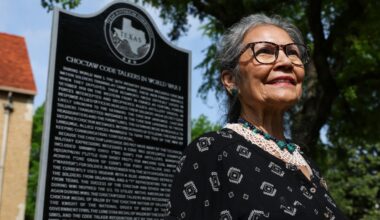 Descendants of Choctaw code talkers gather in Fort Worth for historical marker unveiling
