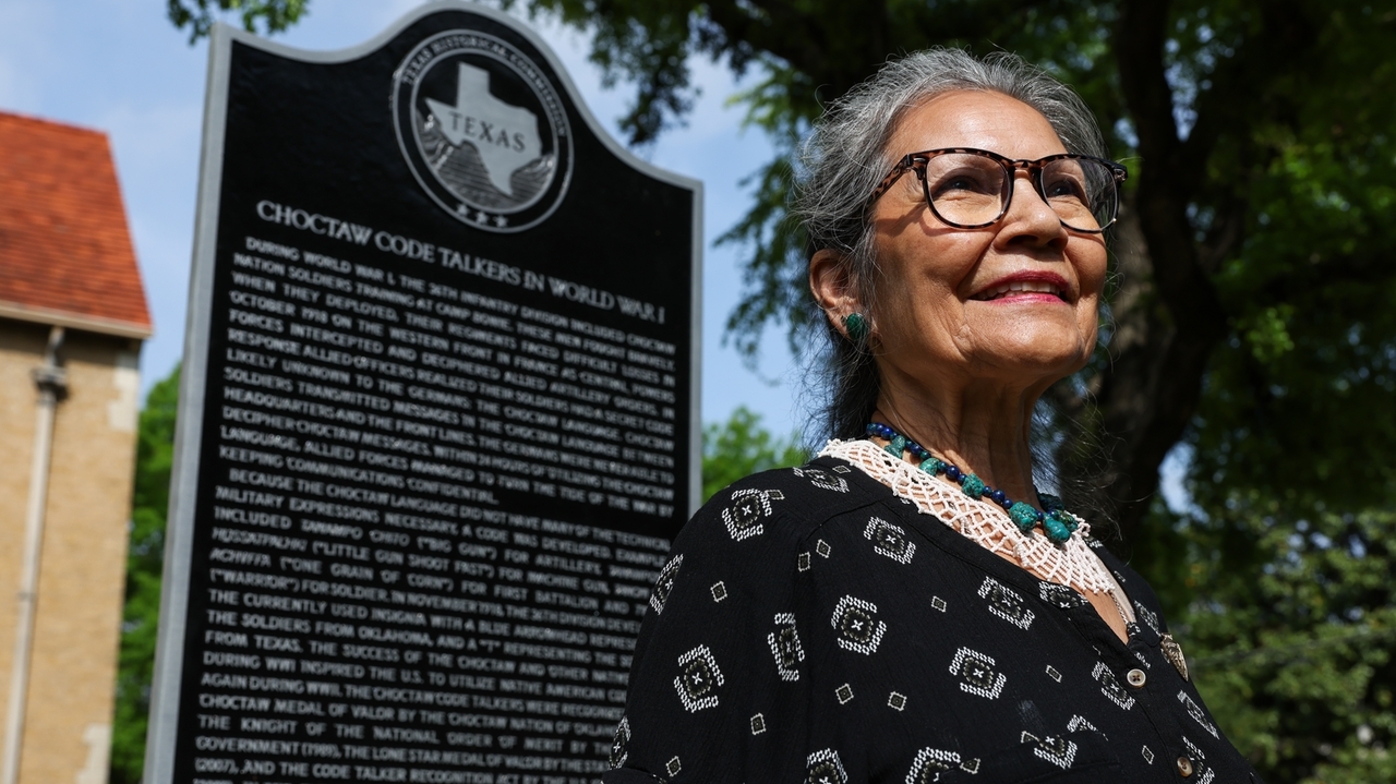 Descendants of Choctaw code talkers gather in Fort Worth for historical marker unveiling