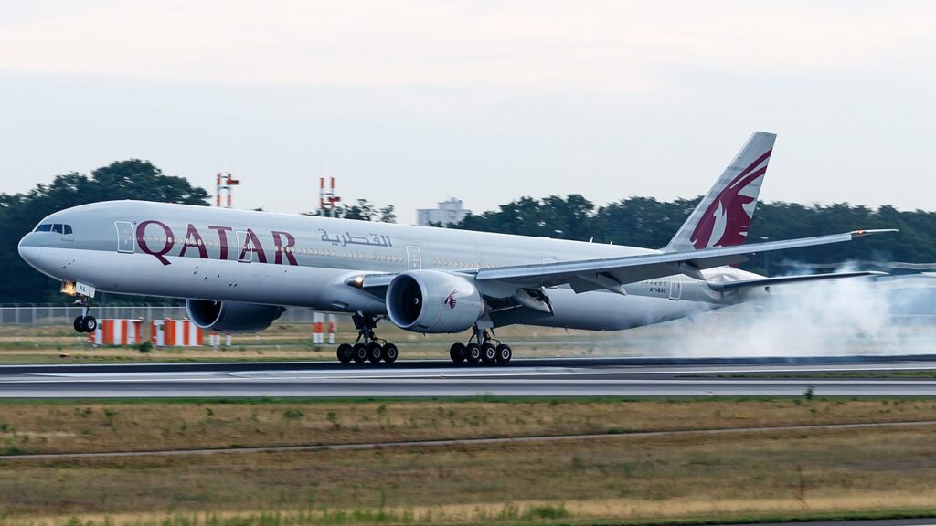 Qatar Airways Boeing 777F Pilots Scolded by Houston ATC Over Multiple Errors