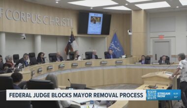 Federal judge blocks mayor removal process