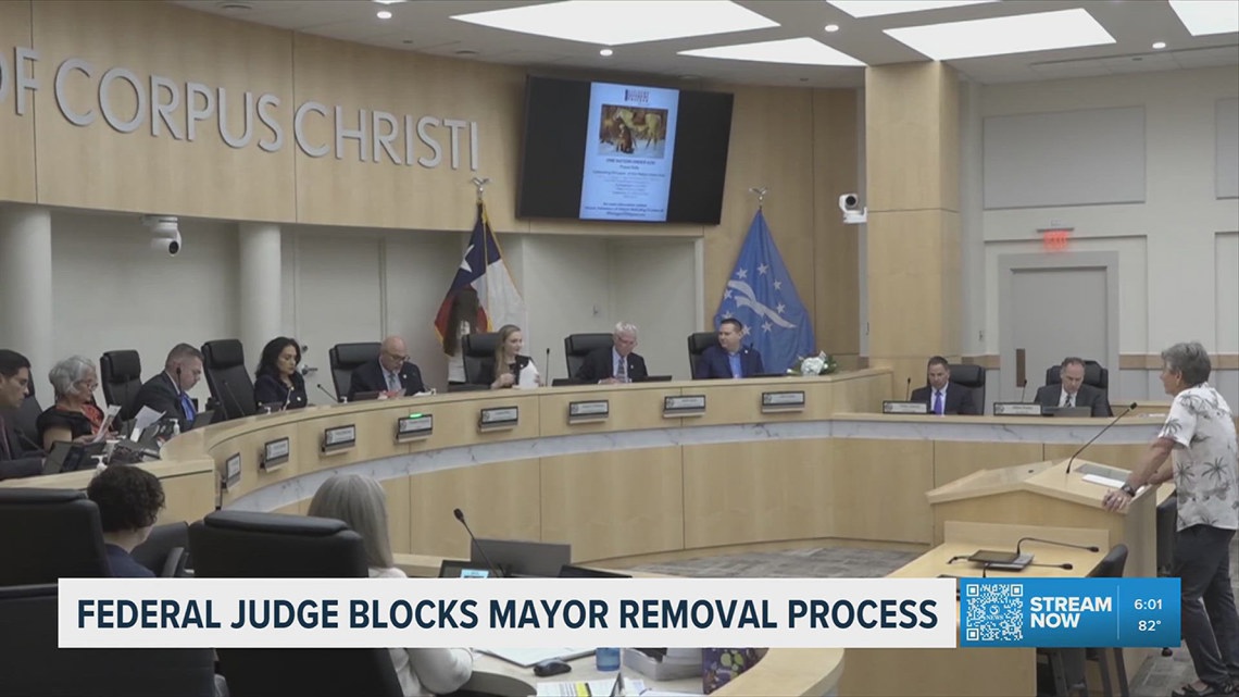 Federal judge blocks mayor removal process
