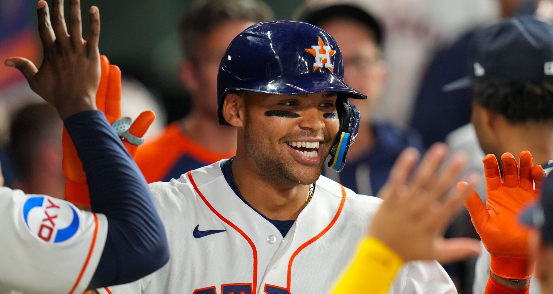 Cam Smith walks after umpire misses swinging strike