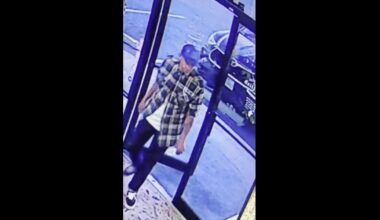 VIDEO: Man caught stealing jewelry from North Austin small business twice