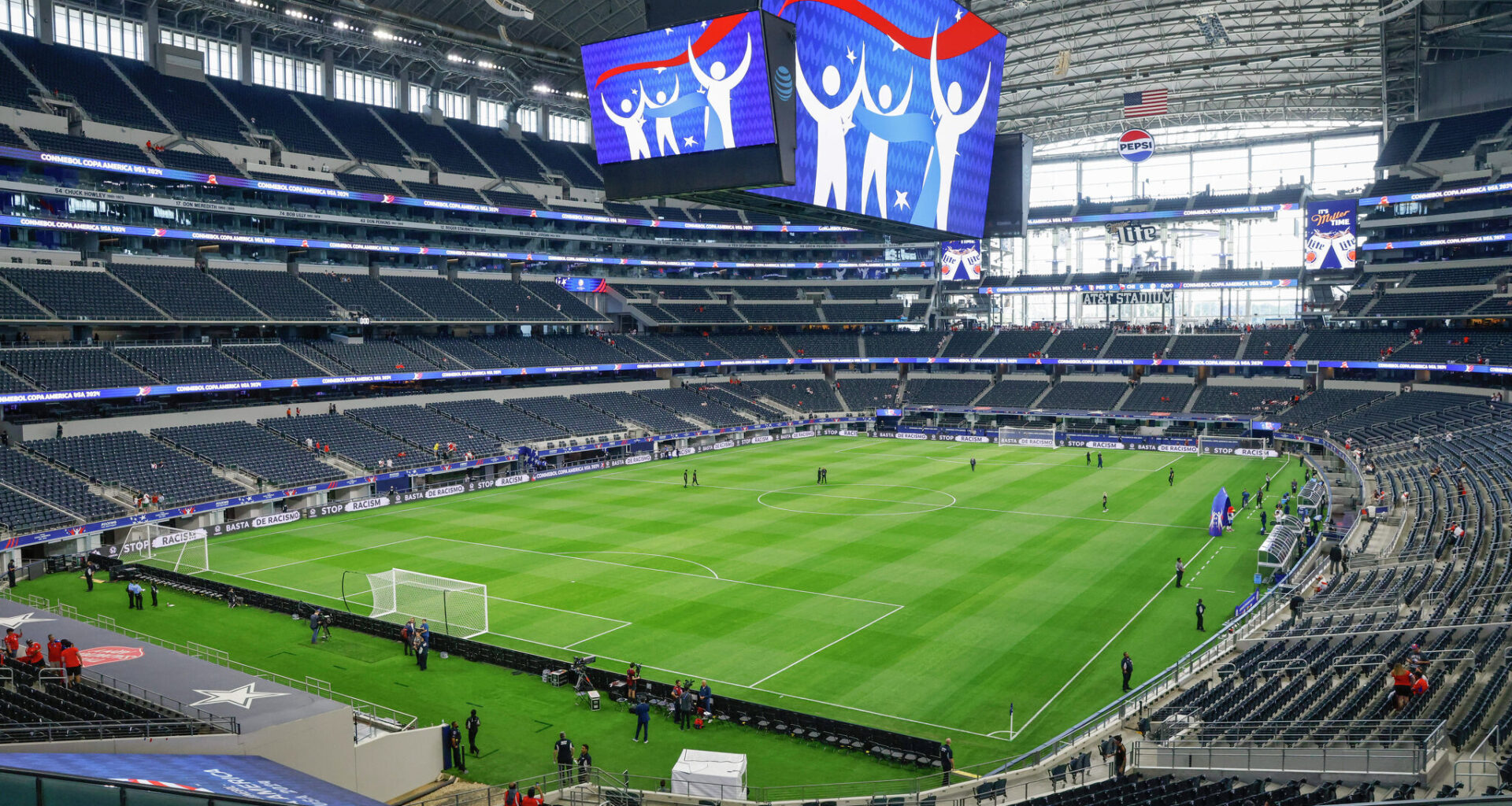 How long will AT&T Stadium use grass surface after FIFA World Cup?