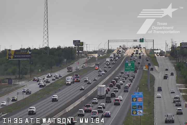 Rush hour crash creates heavy traffic on I-35 in New Braunfels