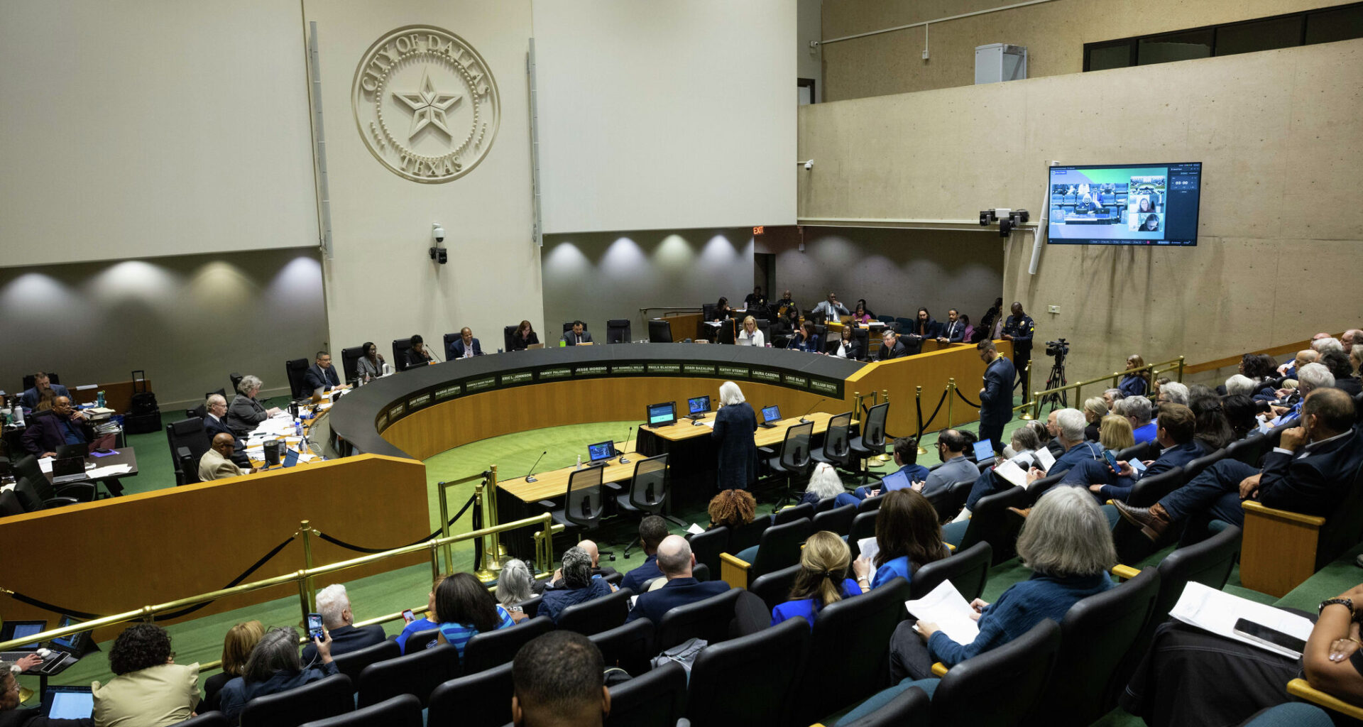 Dallas officials to poll council early on budget priorities.