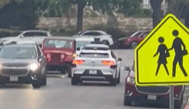 Waymo car goes wrong way in Alamo Heights school zone, concerns parents