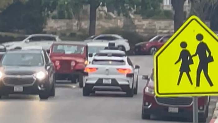 Waymo car goes wrong way in Alamo Heights school zone, concerns parents