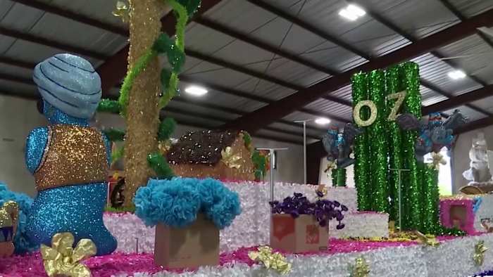 San Antonio high school students get first look at Battle of Flowers Parade floats