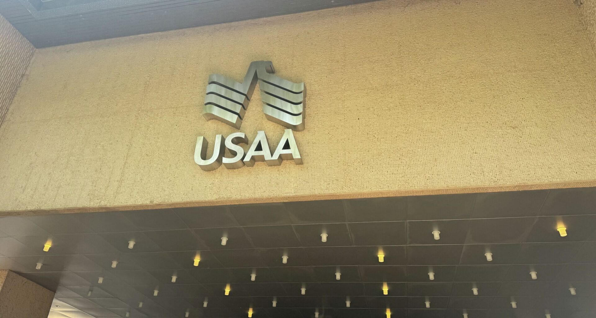 Are banks open on Good Friday in Texas?