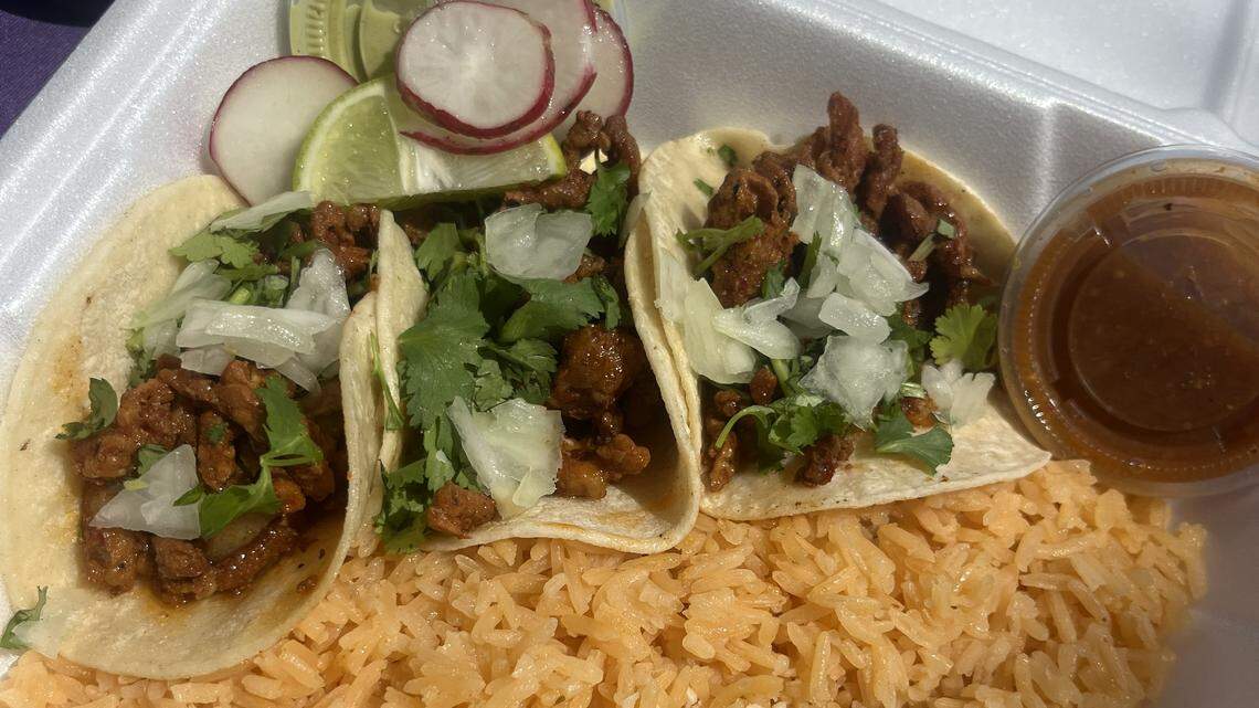 I found $1 street tacos at a north Fort Worth food truck