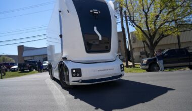 Electric and autonomous big rigs are flocking to Texas highways