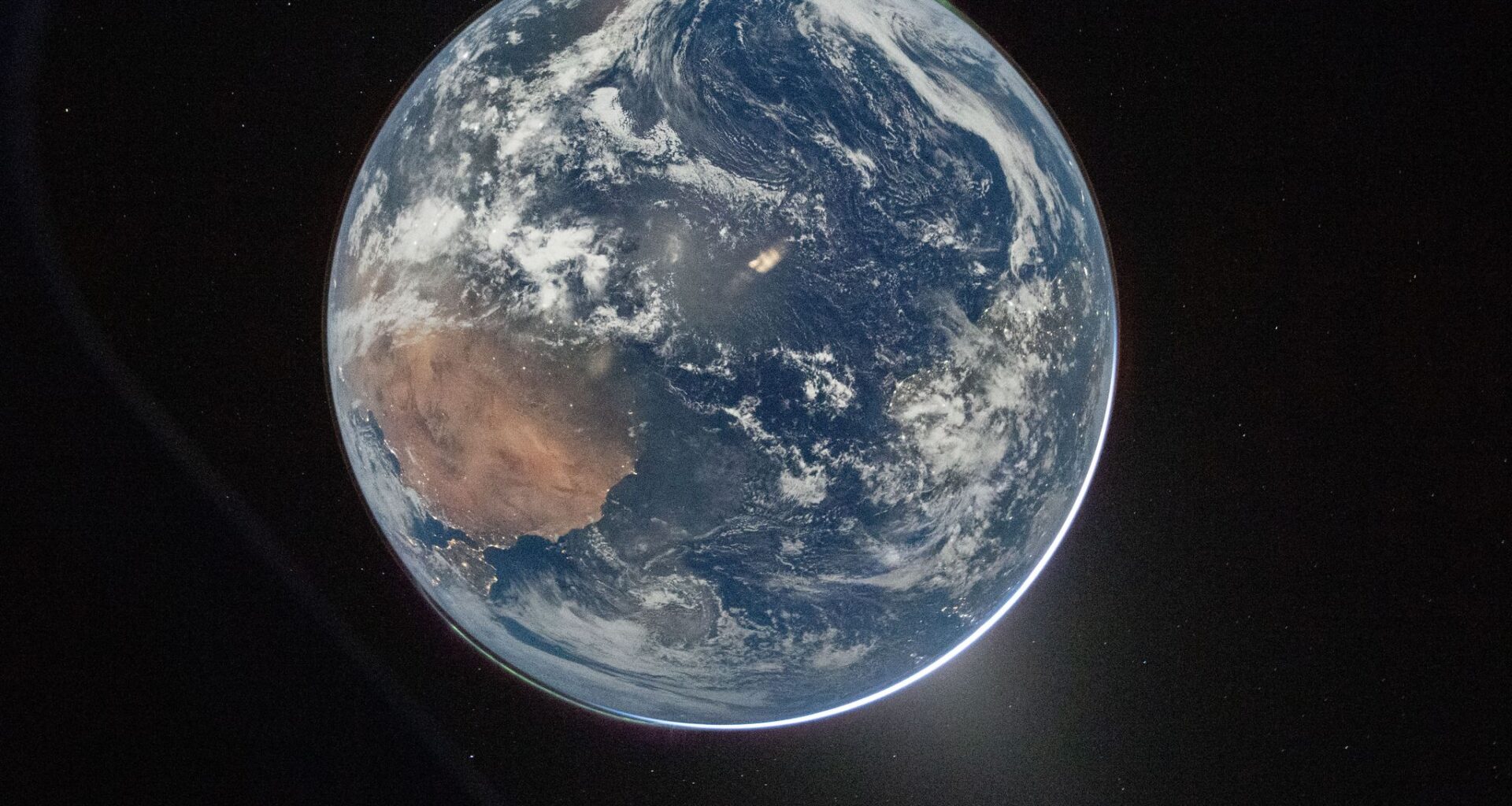 Artemis II's moon-bound astronauts capture Earth's brilliant blue beauty as they leave it behind