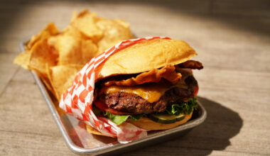 Smashburger chain to open second location in Houston