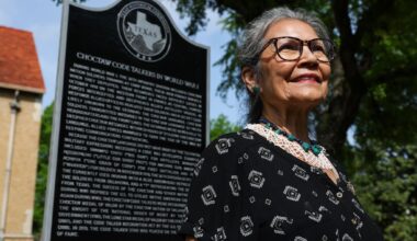 Descendants of Choctaw code talkers gather in Fort Worth for historical marker unveiling