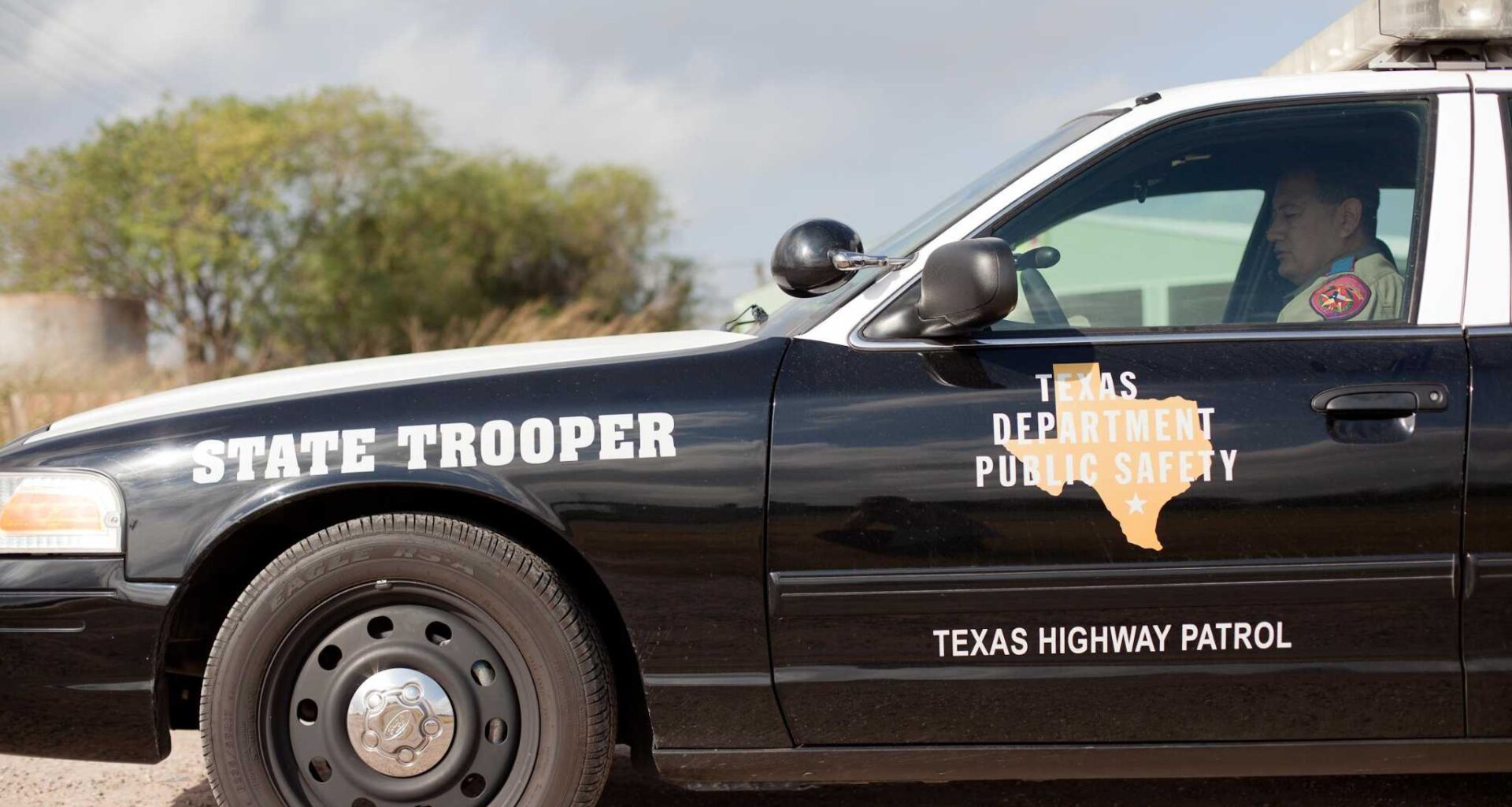 DPS arrests man after chase ends in crash in San Antonio